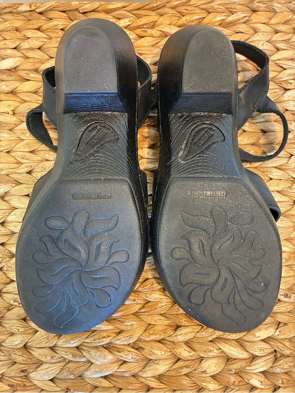 Born Black Leather Strappy Block Heel Sandals Women’s Sz 9 - Picture 7 of 8